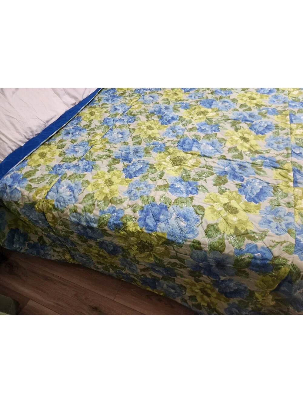Vintage 1960s–70s Quilted Floral Bedspread Blanket 78